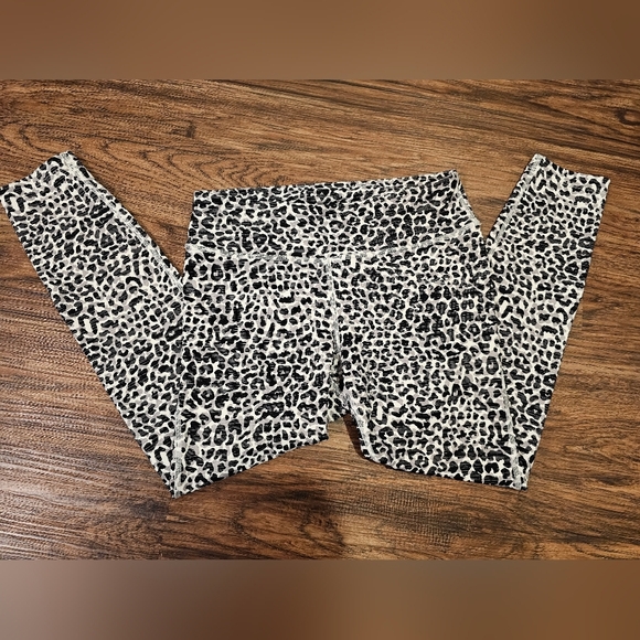 Outdoor Voices Leopard Print leggings - Picture 3 of 7